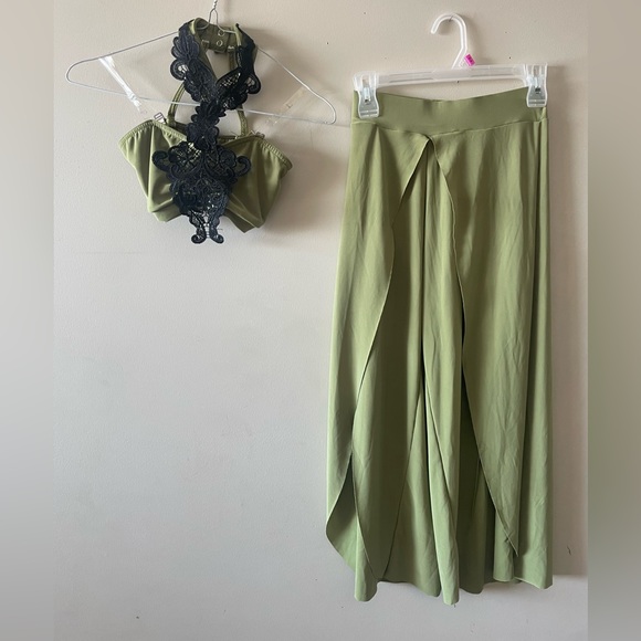 Kelle dance costume.  Large child size - Picture 2 of 4